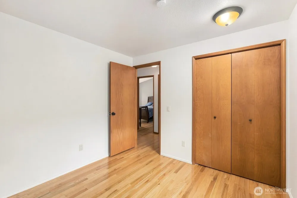 11615 NE 100th Street Kirkland, WA 98033