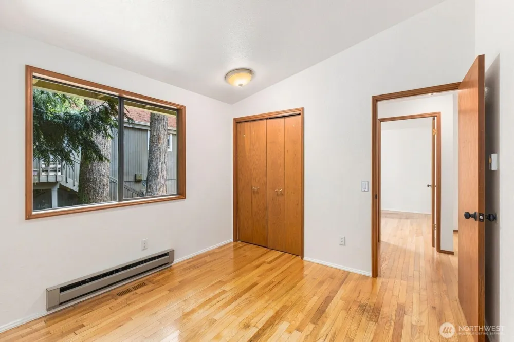 11615 NE 100th Street Kirkland, WA 98033