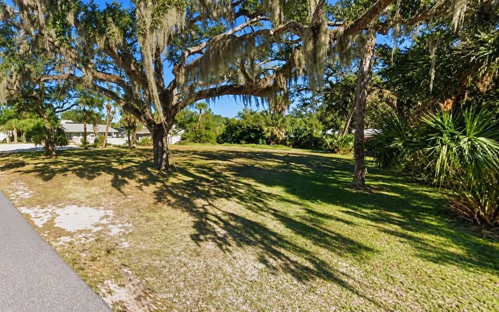 437 S PENINSULA AVE New Smyrna Beach, FL 32169