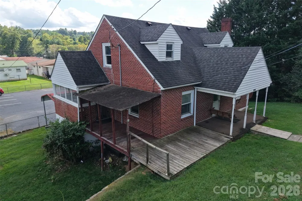 164 Mitchell Avenue Bakersville, NC 28705