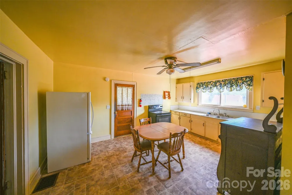 164 Mitchell Avenue Bakersville, NC 28705