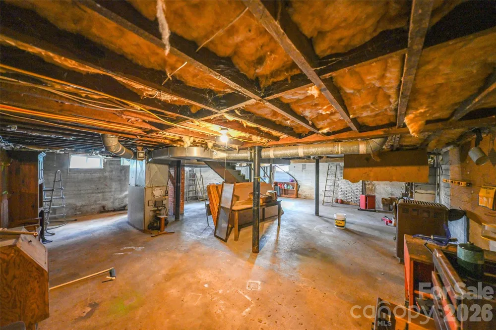 164 Mitchell Avenue Bakersville, NC 28705
