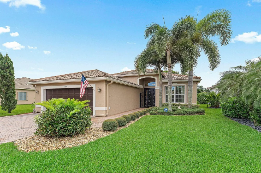 11025 Carmelcove Circle Boynton Beach, FL 33473
