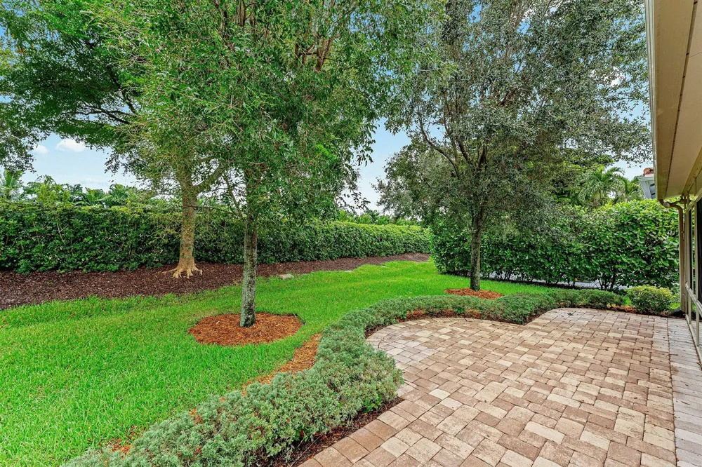 11025 Carmelcove Circle Boynton Beach, FL 33473