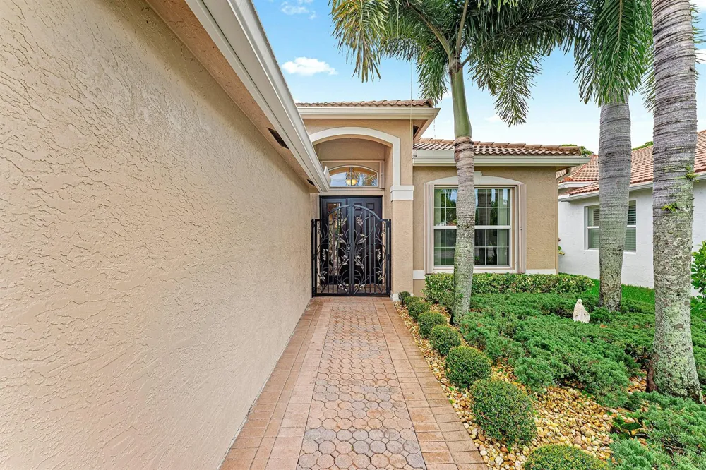 11025 Carmelcove Circle Boynton Beach, FL 33473