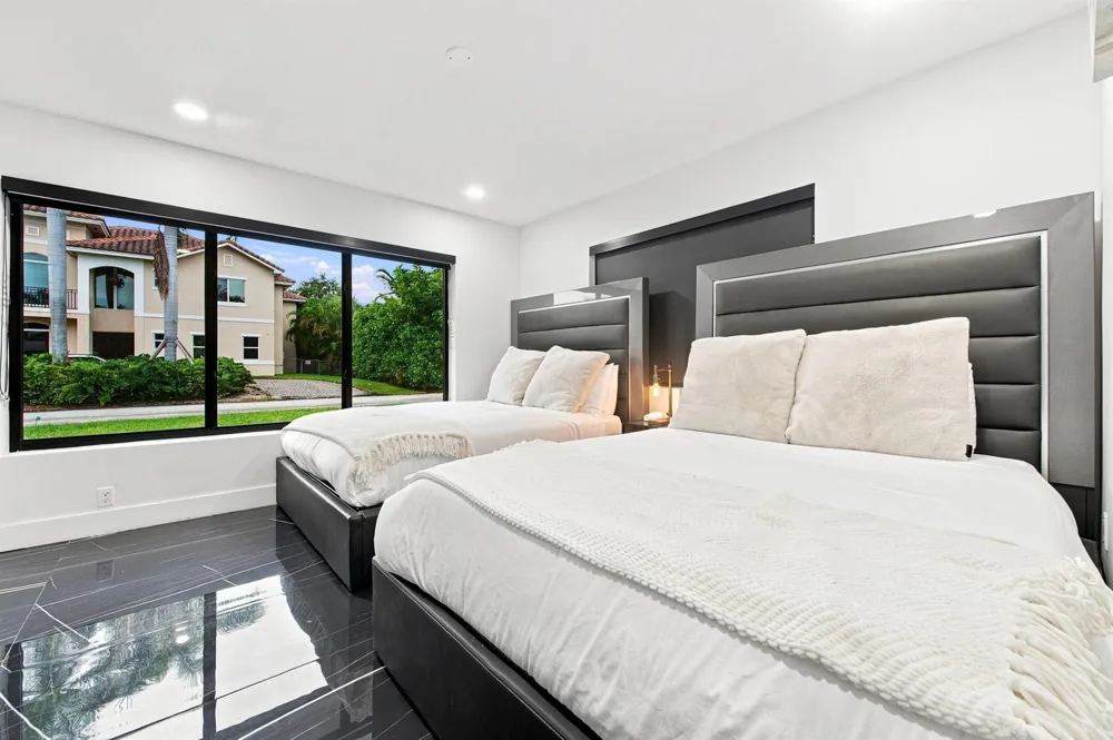 2457 NE 27th Terrace Fort Lauderdale, FL 33305
