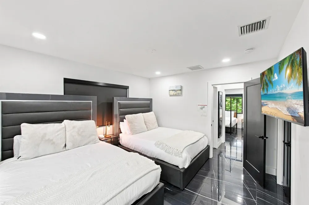 2457 NE 27th Terrace Fort Lauderdale, FL 33305