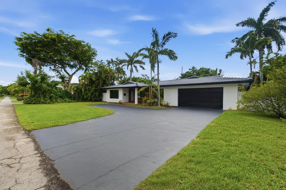 2457 NE 27th Terrace Fort Lauderdale, FL 33305