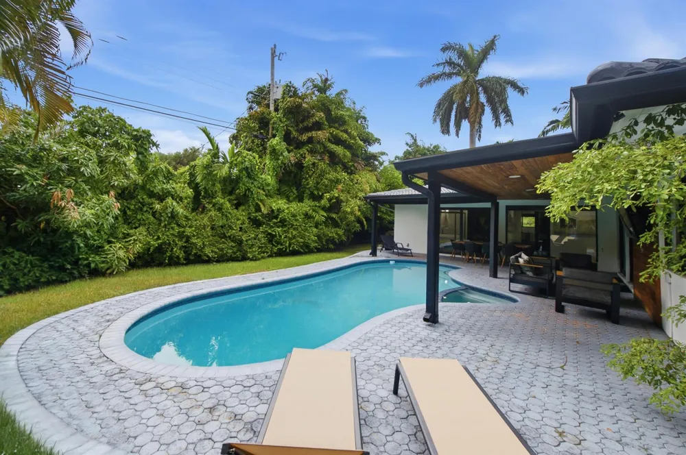 2457 NE 27th Terrace Fort Lauderdale, FL 33305