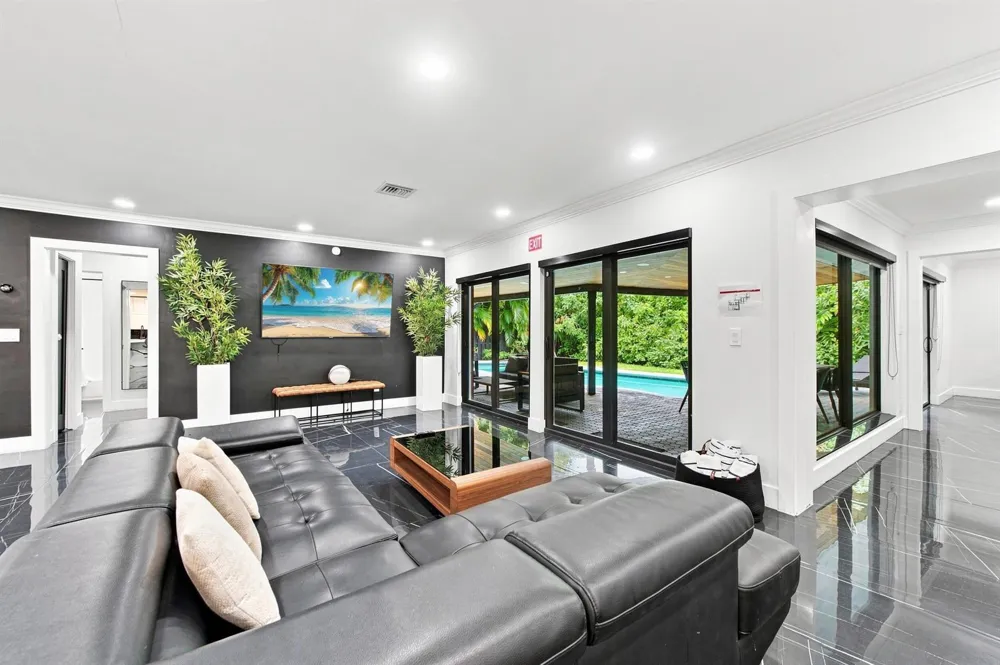 2457 NE 27th Terrace Fort Lauderdale, FL 33305