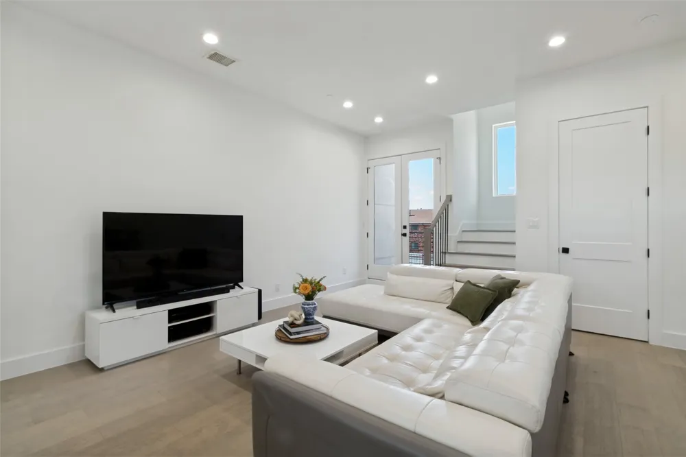 145 Henderson Avenue #107 Dallas, TX 75214
