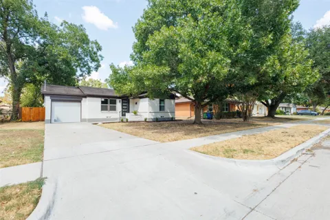 1011 E Alan Avenue