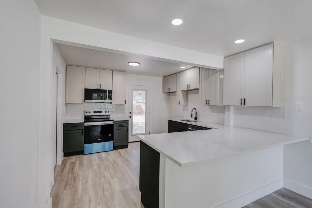1011 E Alan Avenue Carrollton, TX 75006