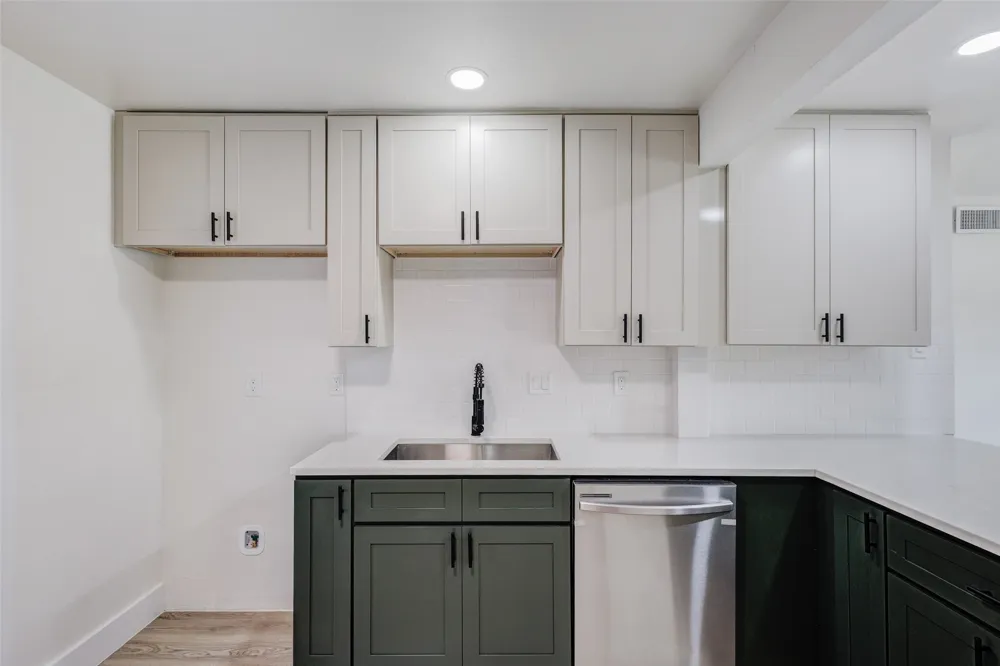 1011 E Alan Avenue Carrollton, TX 75006