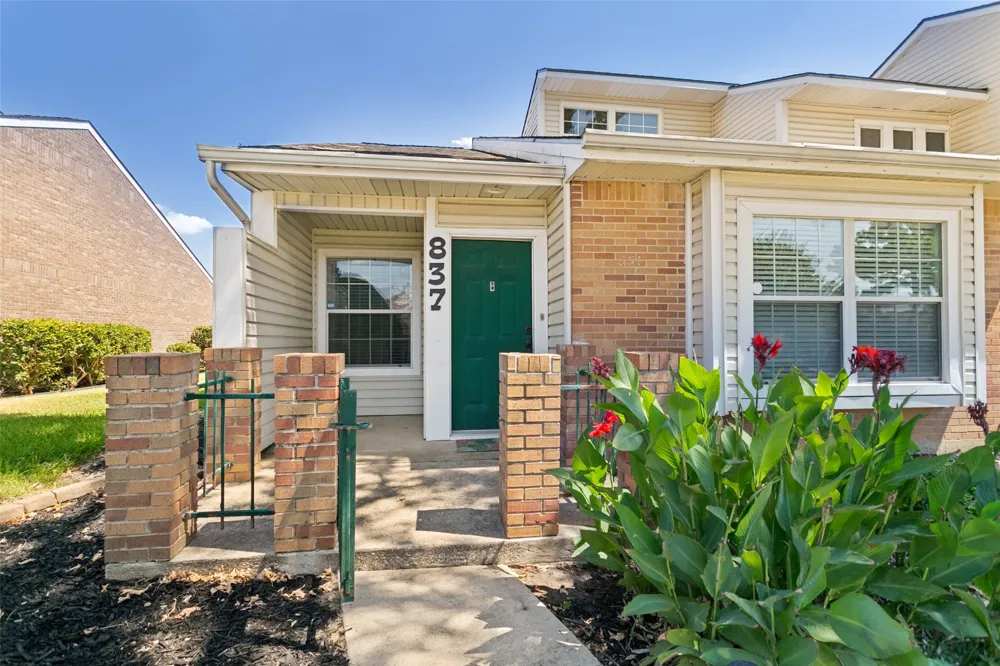 837 Summercreek Drive Lewisville, TX 75067