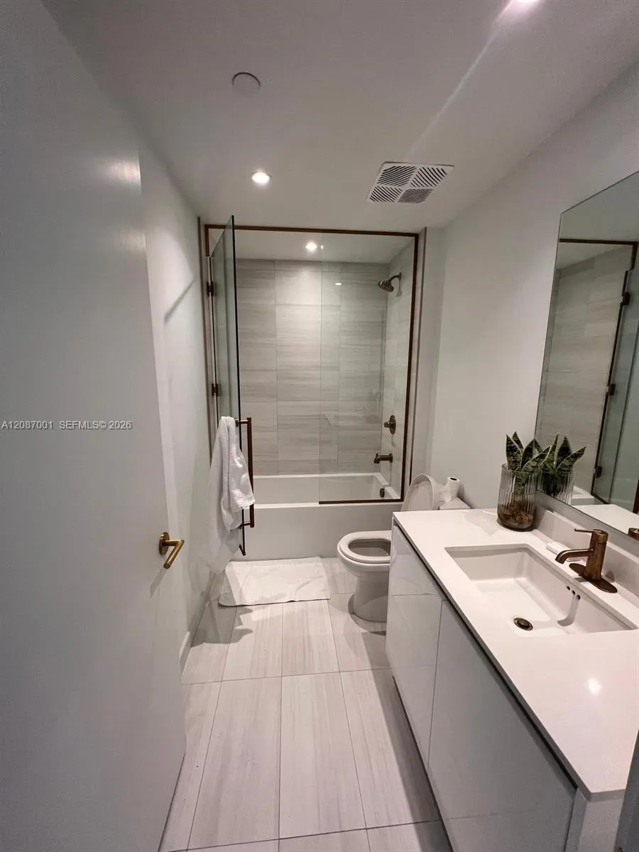 2678 Tigertail Ave #502 Miami, FL 33133