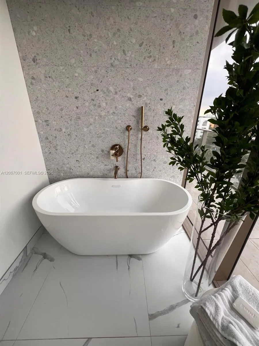 2678 Tigertail Ave #502 Miami, FL 33133