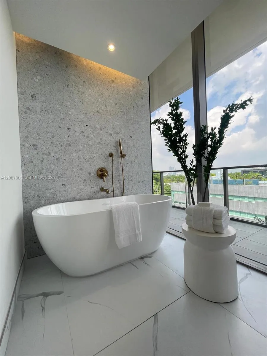 2678 Tigertail Ave #502 Miami, FL 33133