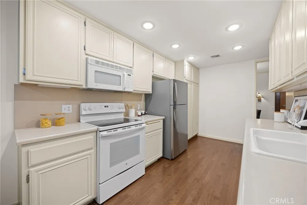 700 S Lake Avenue #109 Pasadena, CA 91106