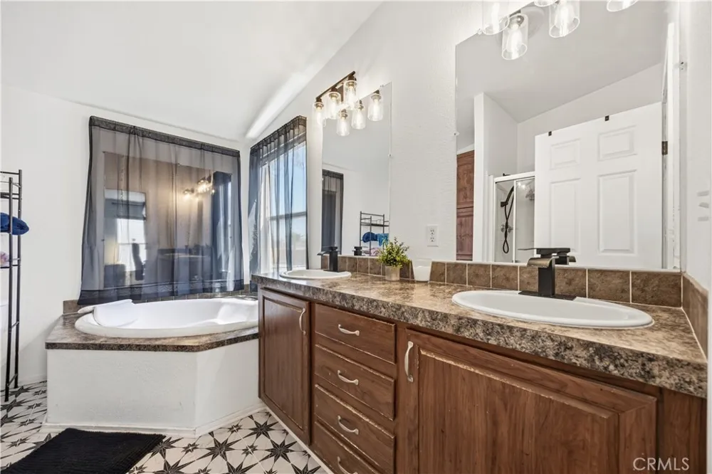 350 E San Jacinto E #49 Perris, CA 92571