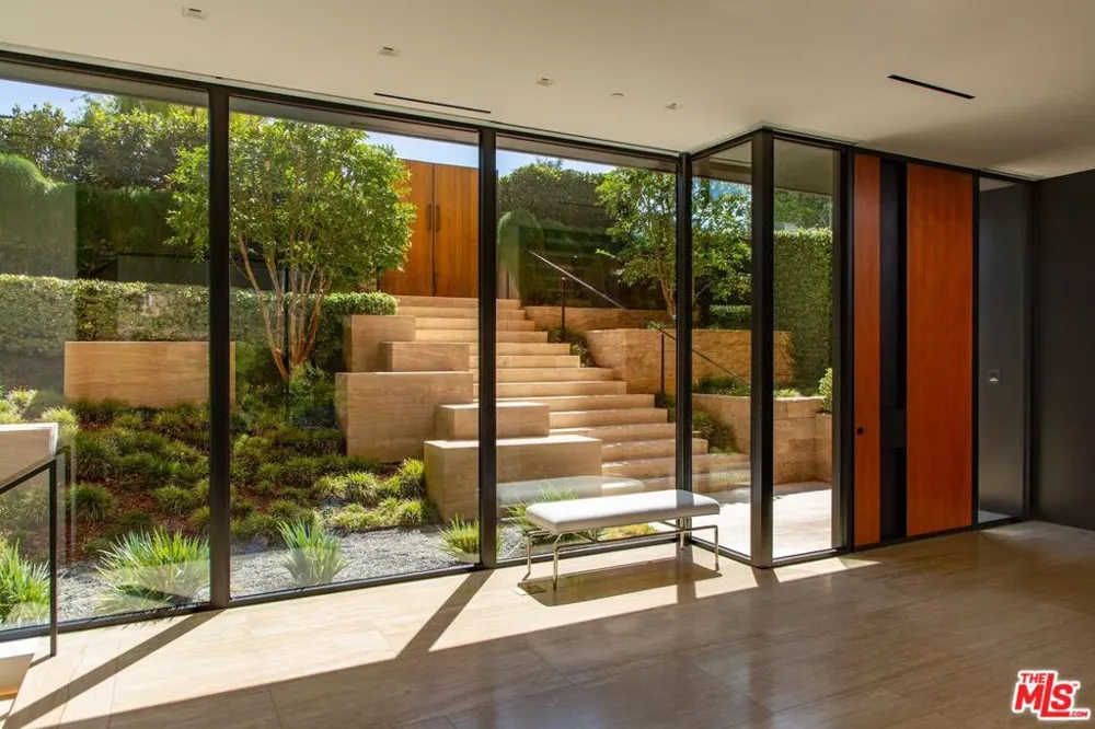 1716 San Remo Drive Pacific Palisades, CA 90272