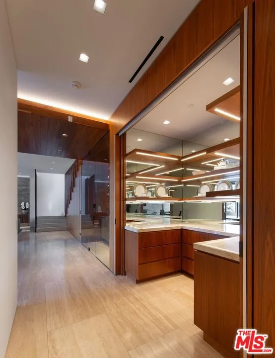 1716 San Remo Drive Pacific Palisades, CA 90272
