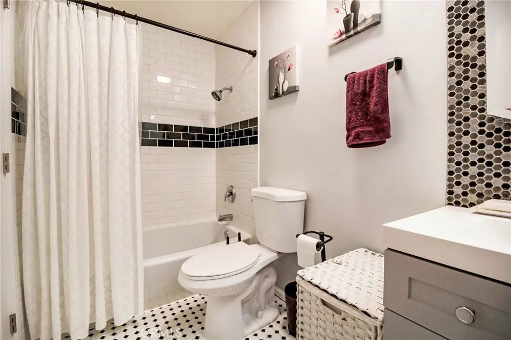 28947 E Thousand Oaks #238 Agoura Hills, CA 91301