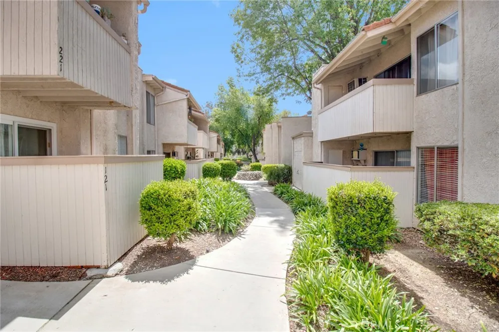 28947 E Thousand Oaks #238 Agoura Hills, CA 91301