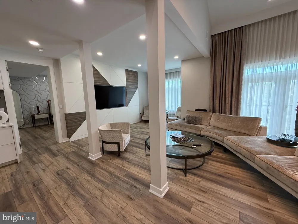 572 CARSON TERRACE Huntingdon Valley, PA 19006