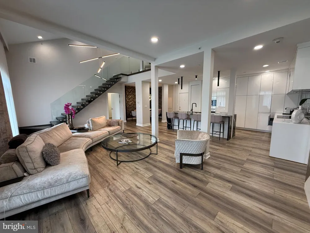 572 CARSON TERRACE Huntingdon Valley, PA 19006