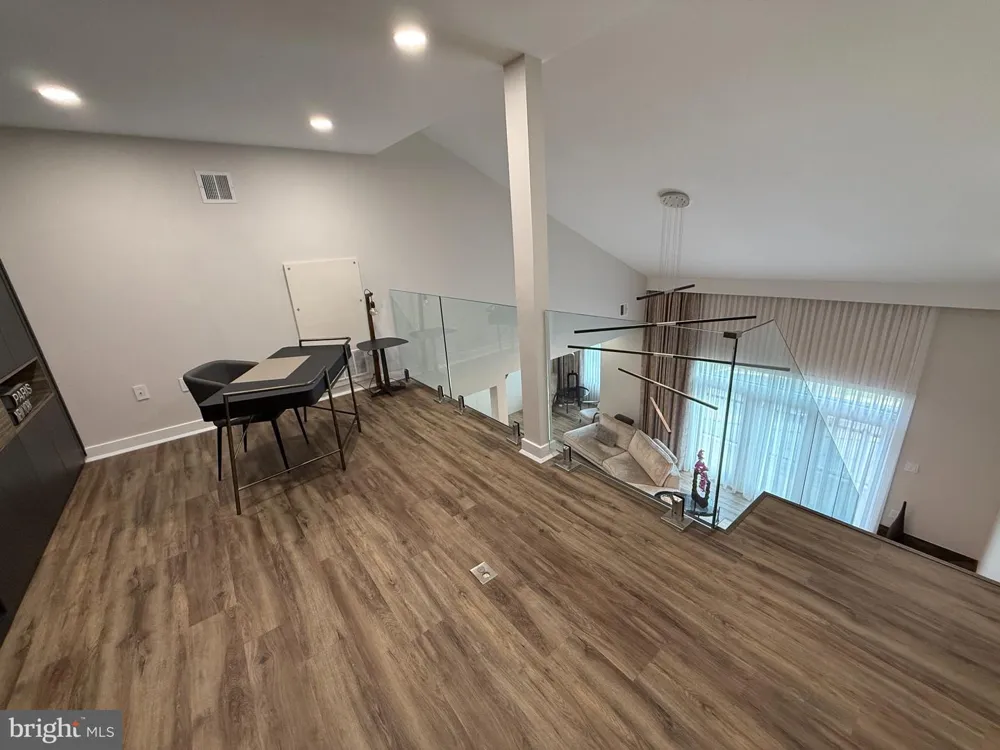 572 CARSON TERRACE Huntingdon Valley, PA 19006