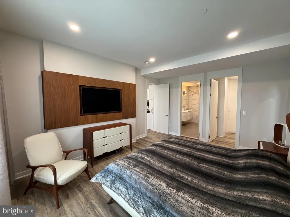 572 CARSON TERRACE Huntingdon Valley, PA 19006