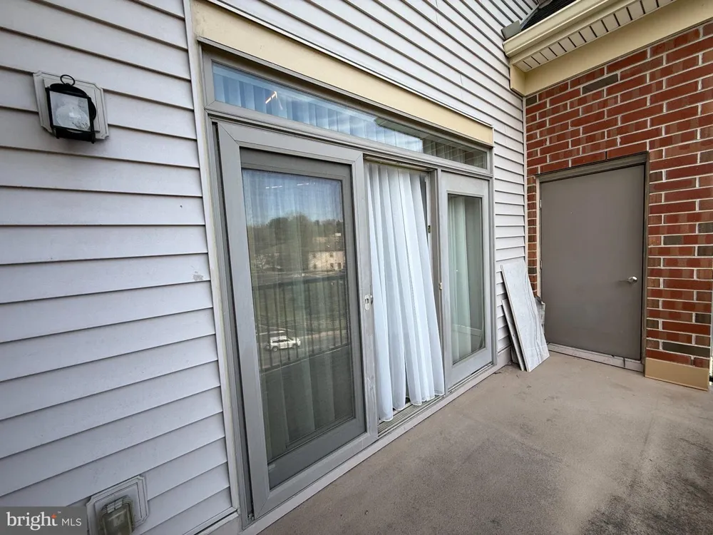 572 CARSON TERRACE Huntingdon Valley, PA 19006