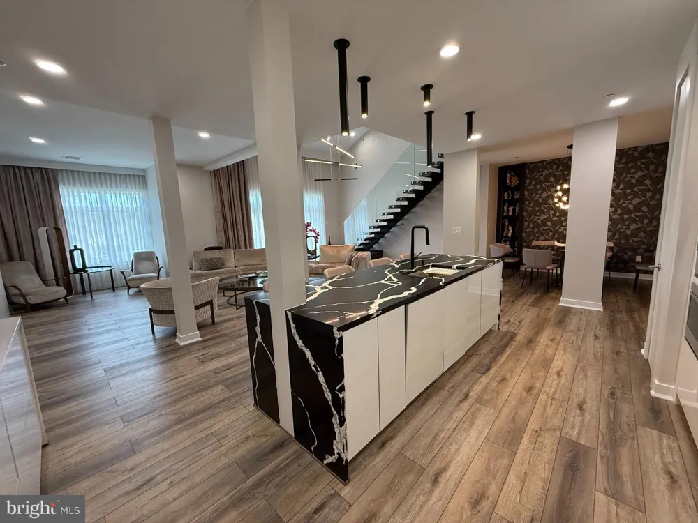 572 CARSON TERRACE Huntingdon Valley, PA 19006