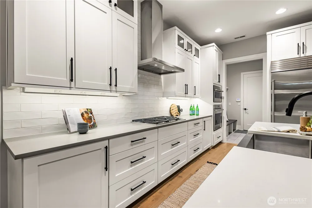 10402 NE 15th Street Bellevue, WA 98004