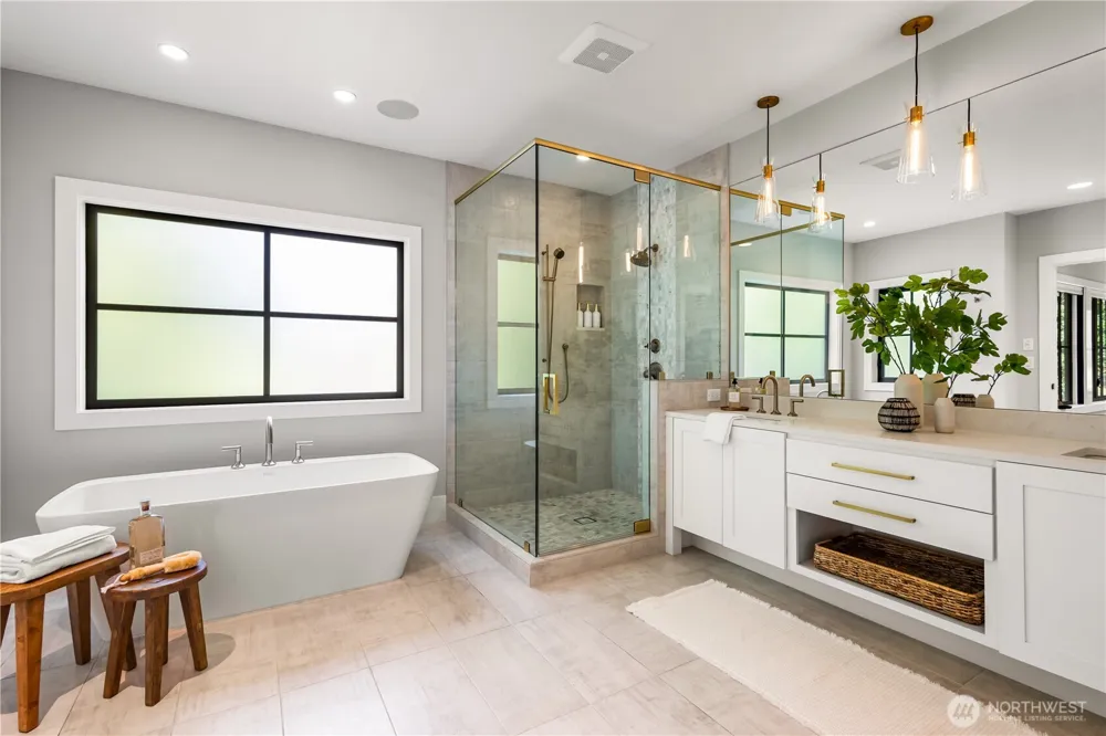 10402 NE 15th Street Bellevue, WA 98004