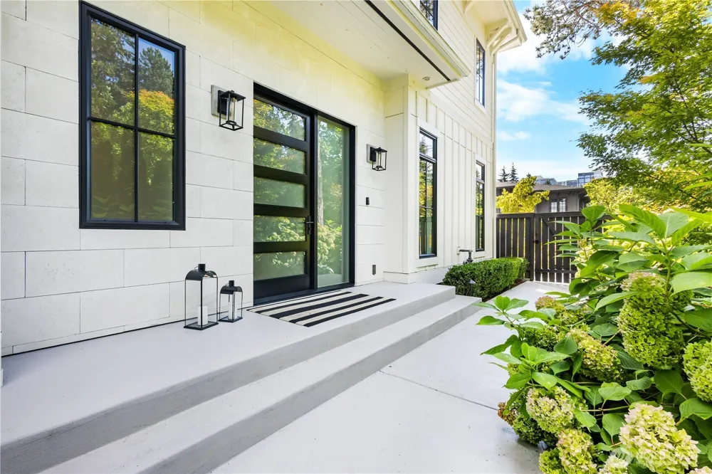 10402 NE 15th Street Bellevue, WA 98004