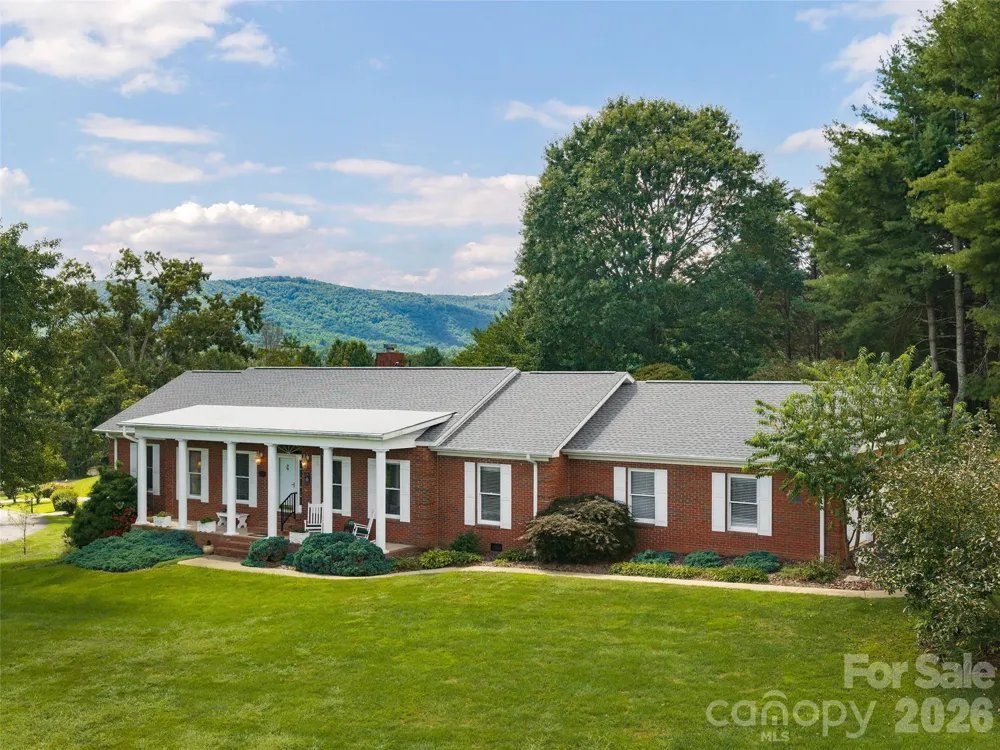 60 Beaumont Drive Hendersonville, NC 28739