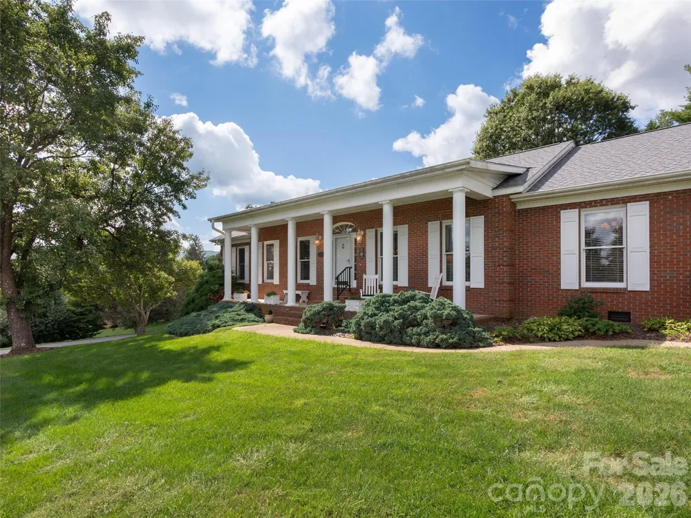 60 Beaumont Drive Hendersonville, NC 28739