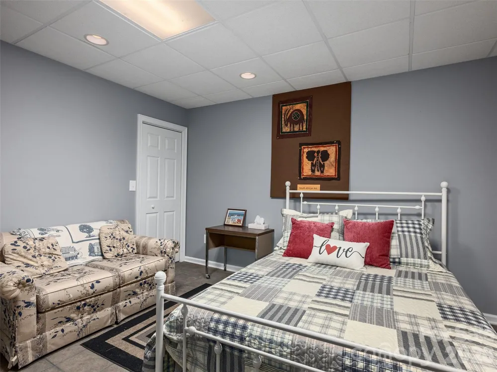 60 Beaumont Drive Hendersonville, NC 28739