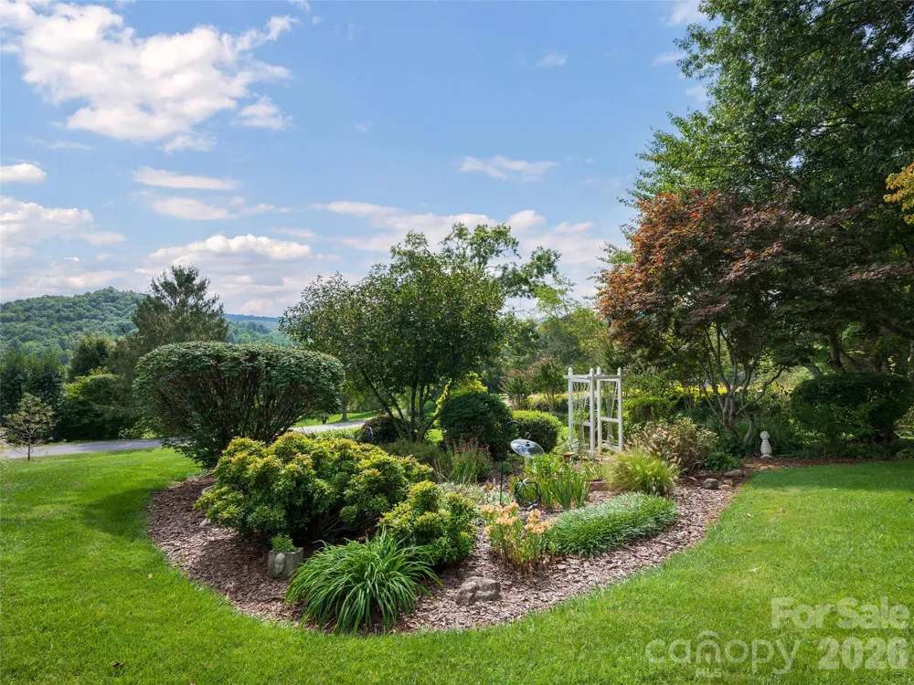 60 Beaumont Drive Hendersonville, NC 28739