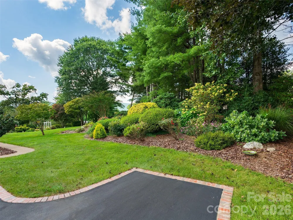 60 Beaumont Drive Hendersonville, NC 28739