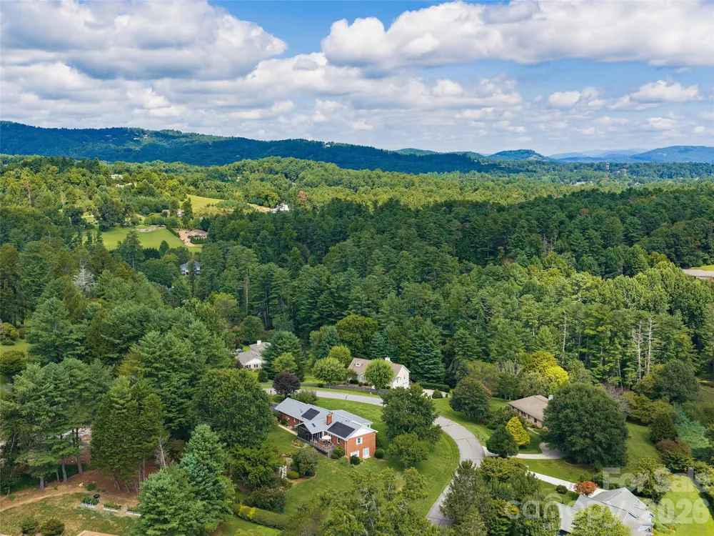 60 Beaumont Drive Hendersonville, NC 28739