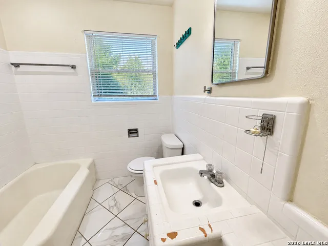 766 EDGEBROOK LN San Antonio, TX 78213