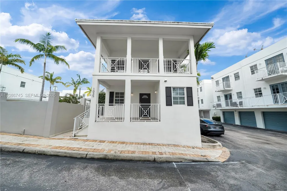 1035 SW 9th Ct Miami, FL 33130