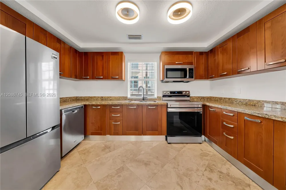 1035 SW 9th Ct Miami, FL 33130