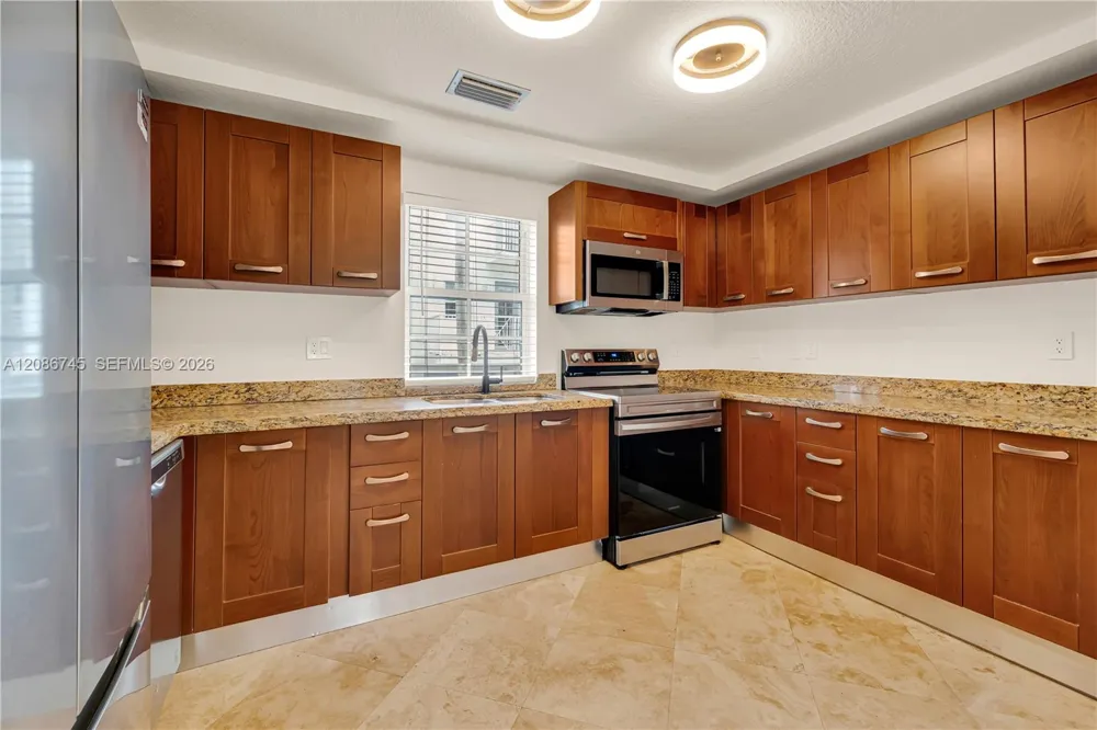 1035 SW 9th Ct Miami, FL 33130
