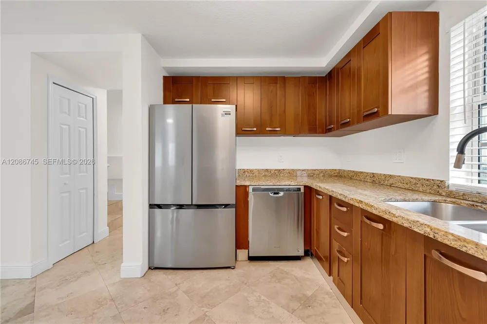 1035 SW 9th Ct Miami, FL 33130