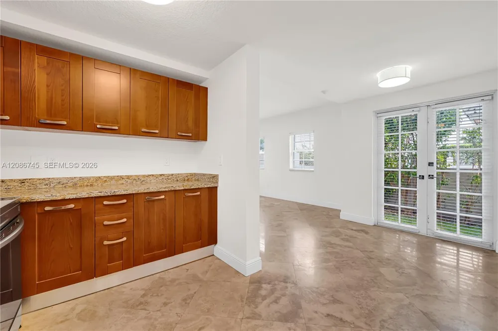 1035 SW 9th Ct Miami, FL 33130