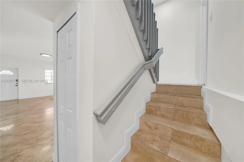 1035 SW 9th Ct Miami, FL 33130